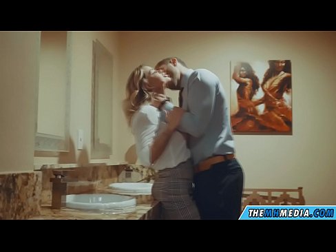 ❤️ Lè yon blond bèl sedui ou nan yon twalèt piblik ❤️❌ Porno nan ht.taxiklass.ru ☑